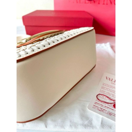 Replica Valentino Alltime Shoulder Bag White Raffia Replica Valentino Alltime Shoulder Bag White Raffia