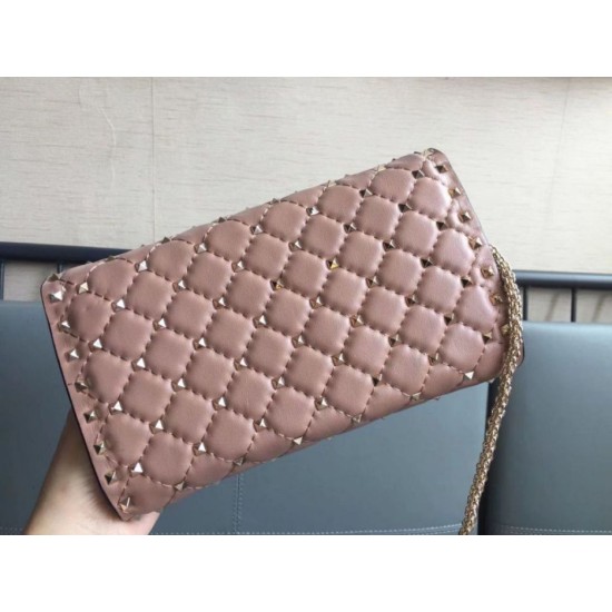 Replica Valentino Rockstud Spike Chain Clutch Poudre Lambskin Replica Valentino Rockstud Spike Chain Clutch Poudre Lambskin