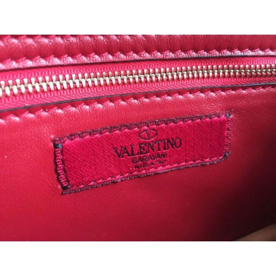 Replica Valentino Rockstud Spike Chain Clutch Poudre Lambskin Replica Valentino Rockstud Spike Chain Clutch Poudre Lambskin