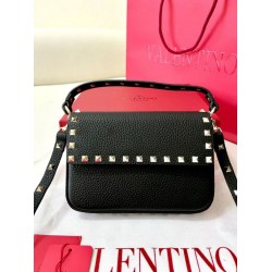 Replica Valentino Rockstud Pouch Bag Black Grained Fake Valentino Rockstud Pouch Bag Black Grained Replica