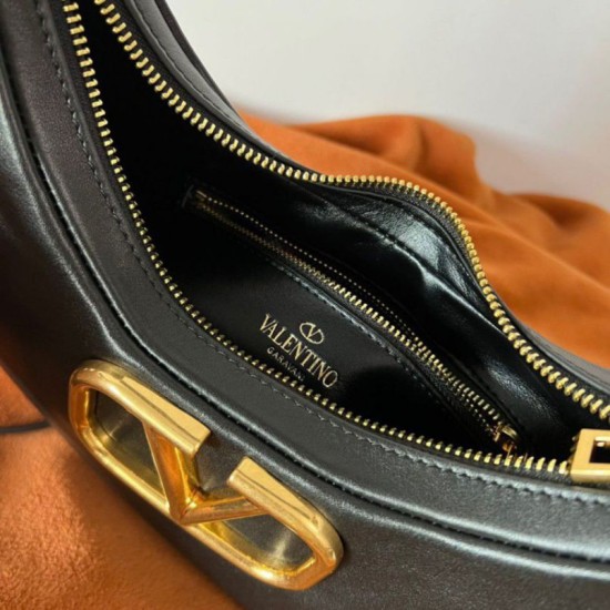Fake Valentino Stud Sign Hobo Bag Black Calfskin Replica Replica Valentino Stud Sign Hobo Bag Black Calfskin