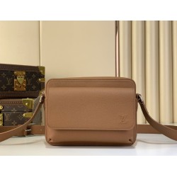 Replica Louis Vuitton Boarding Messenger LV Aerogram Men Bag m25981 Brown