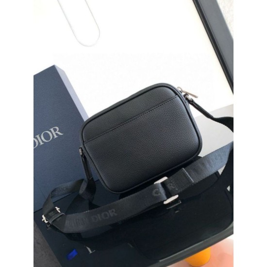 Replica Dior Mini Rider 2.0 Zipped Messenger Bag in Beige Oblique with Black Leather Replica Dior Mini Rider 2.0 Zipped Messenger Bag in Beige Oblique with Black Leather
