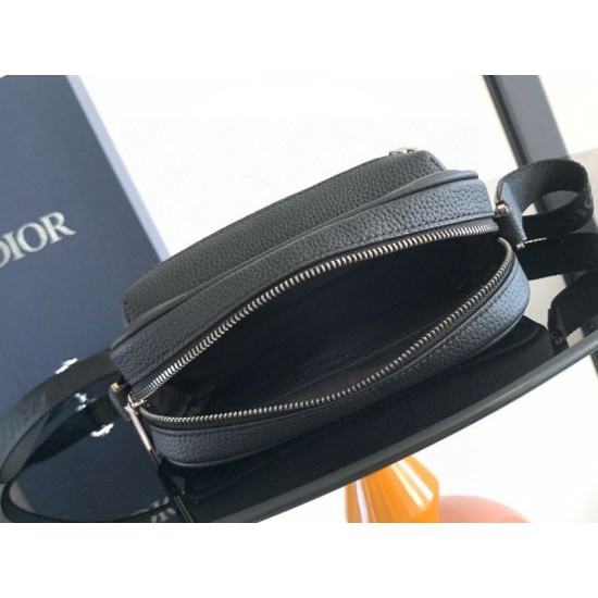 Replica Dior Mini Rider 2.0 Zipped Messenger Bag in Beige Oblique with Black Leather Replica Dior Mini Rider 2.0 Zipped Messenger Bag in Beige Oblique with Black Leather