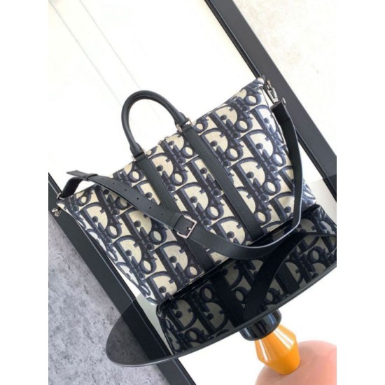 Fake Dior Weekender 40 Bag in Beige Maxi Dior Oblique Jacquard Replica Replica Dior Weekender 40 Bag in Beige Maxi Dior Oblique Jacquard