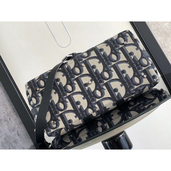 Fake Dior Weekender 40 Bag in Beige Maxi Dior Oblique Jacquard Replica Replica Dior Weekender 40 Bag in Beige Maxi Dior Oblique Jacquard