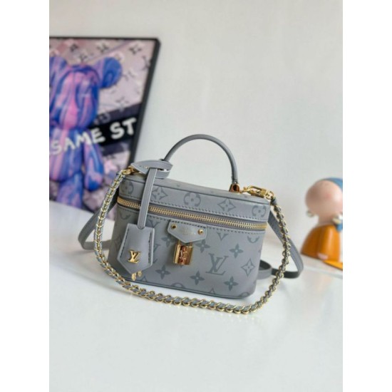 Replica Louis Vuitton Vanity Chain Pouch in Monogram Calfskin M12427 Replica Louis Vuitton Vanity Chain Pouch in Monogram Calfskin M12427
