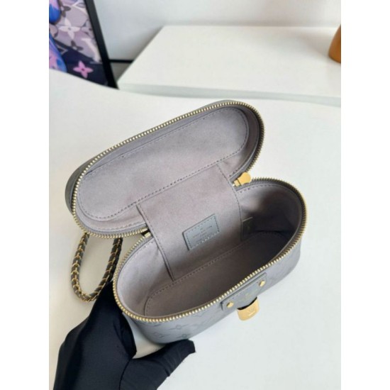 Replica Louis Vuitton Vanity Chain Pouch in Monogram Calfskin M12427 Replica Louis Vuitton Vanity Chain Pouch in Monogram Calfskin M12427