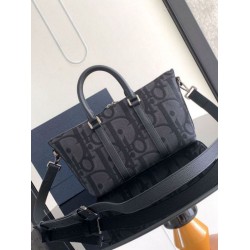 Replica Dior Weekender 25 Bag Black Maxi Dior Oblique Jacquard Replica Dior Weekender 25 Bag Black Maxi Dior Oblique Jacquard