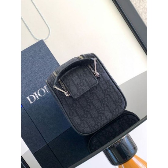 Replica Dior Toiletry Bag in Dior Black Oblique Jacquard Replica Dior Toiletry Bag in Dior Black Oblique Jacquard