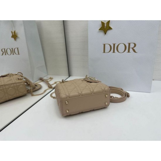 Super Clone Replica Dior Mini Lady Dior Arco bag with D.I.O.R charms and beige Top Replica Dior Mini Lady Dior Arco bag with D.I.O.R charms and beige