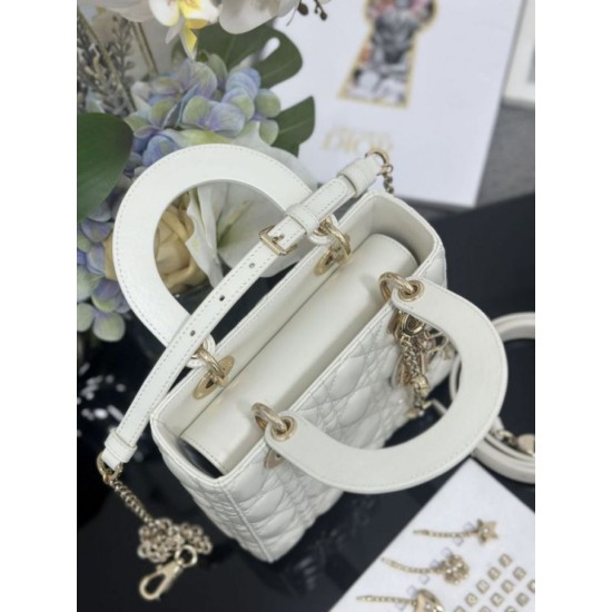 Super Clone Replica Bag Dior small Lady Dior My ABCDior with D.I.O.R lambskin pendant in white cannage Top Replica Bag Dior small Lady Dior My ABCDior with D.I.O.R lambskin pendant in white cannage