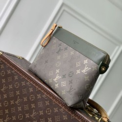 Top Replica LV Pochette Voyage Souple Men's Clutch Green