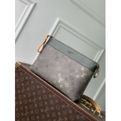 Top Replica LV Pochette Voyage Souple Men's Clutch Green
