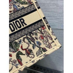 Replica Dior Medium Book Tote Bag Raffia with Dior Cabinet de Curiosites Beige Replica Dior Medium Book Tote Bag Raffia with Dior Cabinet de Curiosites Beige