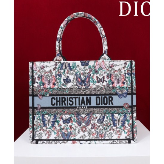 Replica Dior Medium Dior Book Tote Bag M1286 embroidered with Pietro Ruffo White Fake Replica Dior Medium Dior Book Tote Bag M1286 embroidered with Pietro Ruffo White Fake