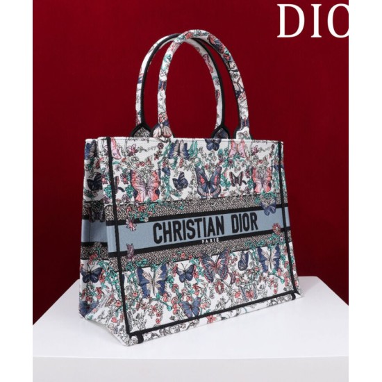 Replica Dior Medium Dior Book Tote Bag M1286 embroidered with Pietro Ruffo White Fake Replica Dior Medium Dior Book Tote Bag M1286 embroidered with Pietro Ruffo White Fake