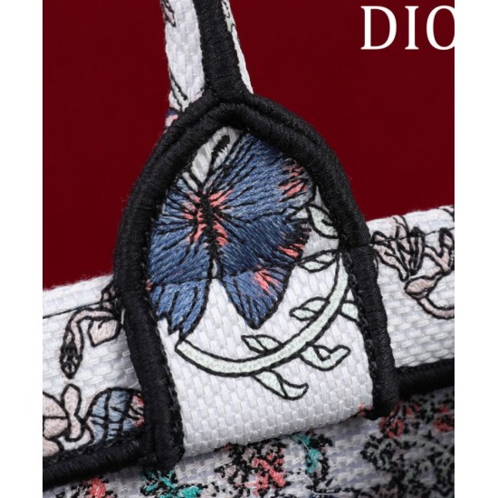 Replica Dior Medium Dior Book Tote Bag M1286 embroidered with Pietro Ruffo White Fake Replica Dior Medium Dior Book Tote Bag M1286 embroidered with Pietro Ruffo White Fake