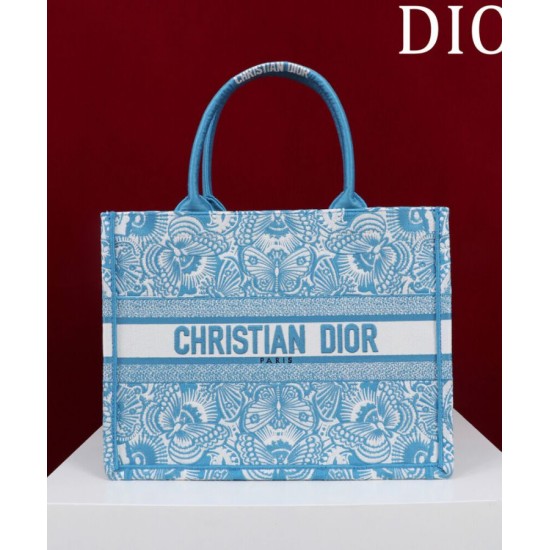 Replica Dior Medium Dior Book Tote M1286 embroidered with the celestial D-Butterfly Paisley motif blue/white Fake Replica Dior Medium Dior Book Tote M1286 embroidered with the celestial D-Butterfly Paisley motif blue/white Fake
