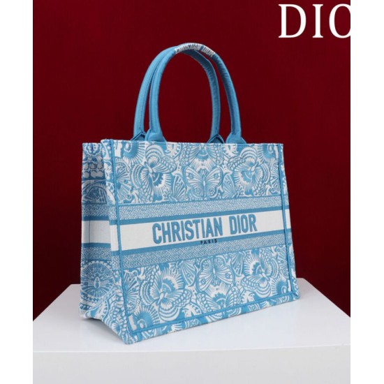 Replica Dior Medium Dior Book Tote M1286 embroidered with the celestial D-Butterfly Paisley motif blue/white Fake Replica Dior Medium Dior Book Tote M1286 embroidered with the celestial D-Butterfly Paisley motif blue/white Fake