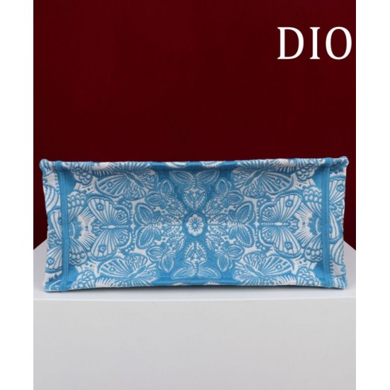 Replica Dior Medium Dior Book Tote M1286 embroidered with the celestial D-Butterfly Paisley motif blue/white Fake Replica Dior Medium Dior Book Tote M1286 embroidered with the celestial D-Butterfly Paisley motif blue/white Fake