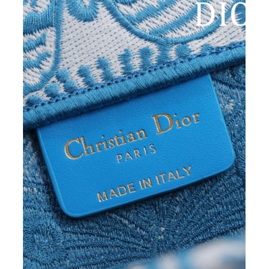 Replica Dior Medium Dior Book Tote M1286 embroidered with the celestial D-Butterfly Paisley motif blue/white Fake Replica Dior Medium Dior Book Tote M1286 embroidered with the celestial D-Butterfly Paisley motif blue/white Fake