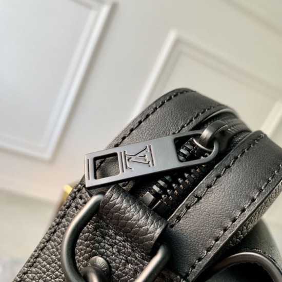 Replica Louis Vuitton Fastline Messenger LV Aerogram Bag M22482 Black Replica Louis Vuitton Fastline Messenger LV Aerogram Bag M22482 Black
