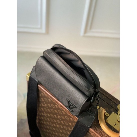 Replica Louis Vuitton Fastline Messenger LV Aerogram Bag M22482 Black Replica Louis Vuitton Fastline Messenger LV Aerogram Bag M22482 Black