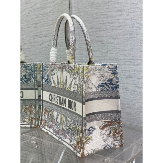Replica Dior Medium Dior Book Tote Multicolor Rêve d'Infini Embroidery White Replica Dior Medium Dior Book Tote Multicolor Rêve d'Infini Embroidery White