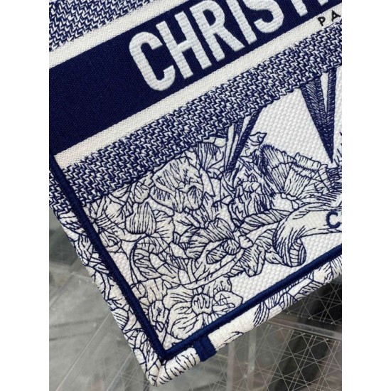 Replica Dior Medium Dior Book Tote Rêve d'Infini Embroidery White /Blue Replica Dior Medium Dior Book Tote Rêve d'Infini Embroidery White /Blue