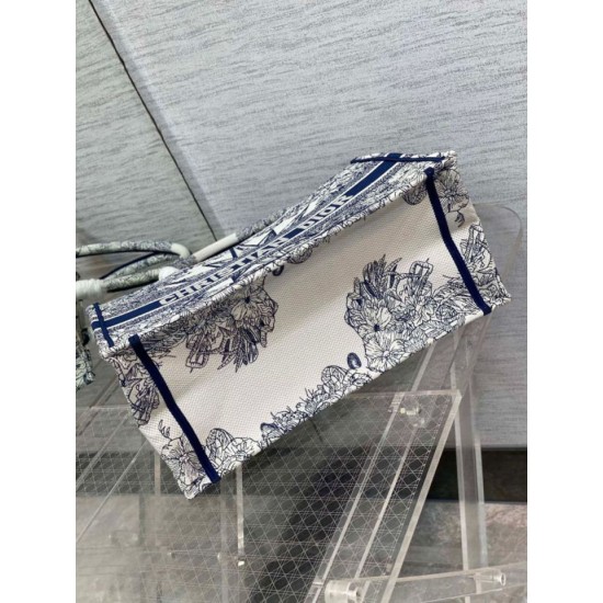 Replica Dior Medium Dior Book Tote Rêve d'Infini Embroidery White /Blue Replica Dior Medium Dior Book Tote Rêve d'Infini Embroidery White /Blue