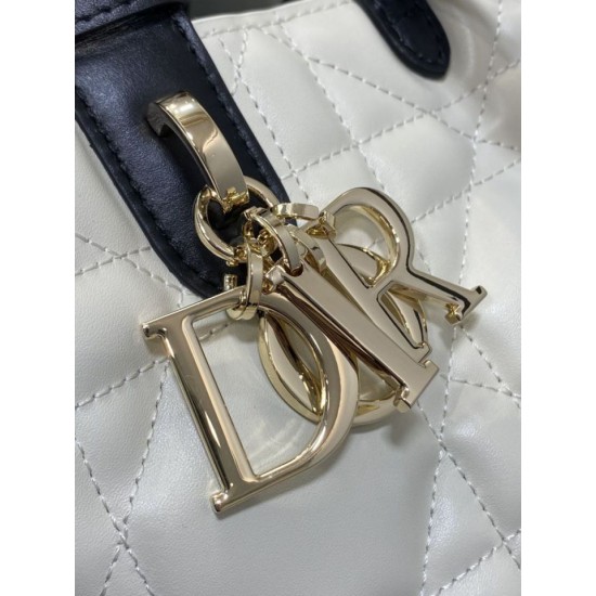Super Clone Replica Dior Toujours Small/Medium/Large Tote Bags in Macrocannage Calfskin in White Top Replica Dior Toujours Small/Medium/Large Tote Bags in Macrocannage Calfskin in White