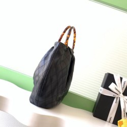 Top Replica Chanel Matelasse Bag with Wood-Effect Plastic Handle AS6010 Black