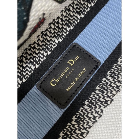 Super Clone Replica Dior Medium Lady D-Lite Bag with Constellation embroidery in Blue/White Top Replica Dior Medium Lady D-Lite Bag with Constellation embroidery in Blue/White