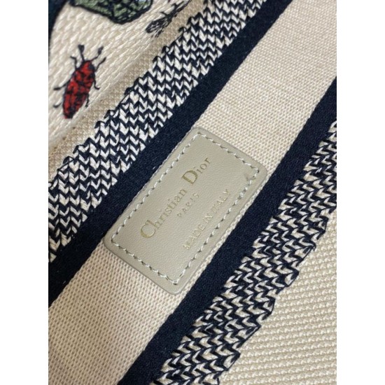 Super Clone Replica Dior Medium Lady D-Lite Canvas Embroidered Cabinet De Curiosites Bag in Beige Top Replica Dior Medium Lady D-Lite Canvas Embroidered Cabinet De Curiosites Bag in Beige