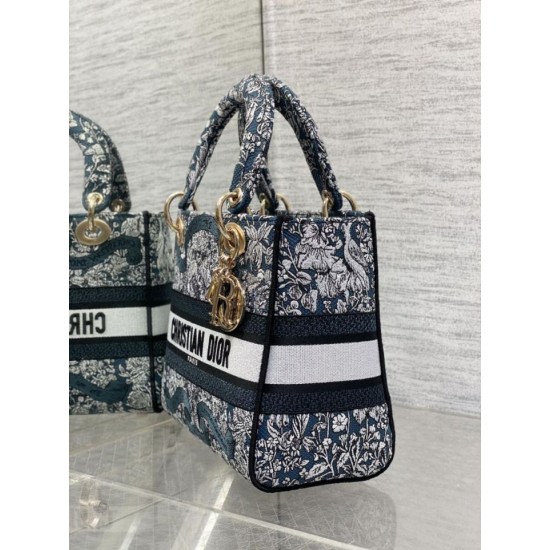 Super Clone Replica Dior Medium Lady D-Lite Bag with Blue/White Toile de Jouy Embroidery Top Replica Dior Medium Lady D-Lite Bag with Blue/White Toile de Jouy Embroidery