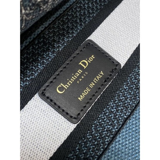 Super Clone Replica Dior Medium Lady D-Lite Bag with Blue/White Toile de Jouy Embroidery Top Replica Dior Medium Lady D-Lite Bag with Blue/White Toile de Jouy Embroidery