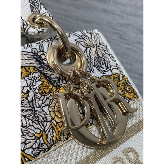 Super Clone Replica Christian Dior Medium Lady D-Lite Bag with Embroidered Milk Motif Top Replica Christian Dior Medium Lady D-Lite Bag with Embroidered Milk Motif