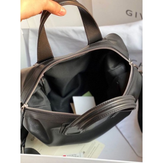 Top Replica Givenchy Nightingale bag in black