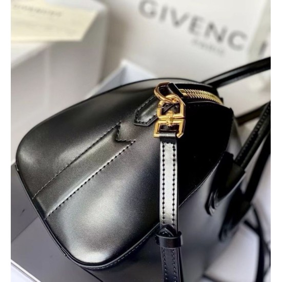 Top Replica Givenchy Antigona Mini tote bag in black leather