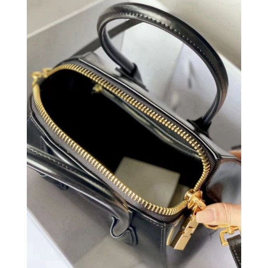 Top Replica Givenchy Antigona Mini tote bag in black leather