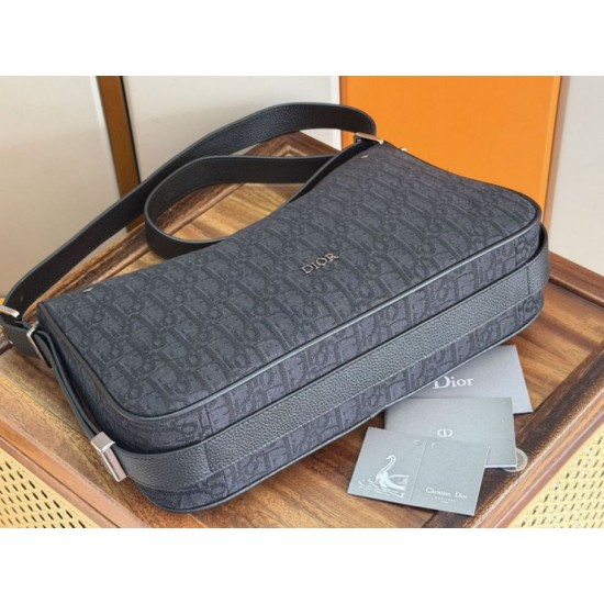Super Clone Replica Men's Dior Medium Dior Slider Zipped Hobo Bag in Dior Oblique Jacquard in Black Top Replica Men's Dior Medium Dior Slider Zipped Hobo Bag in Dior Oblique Jacquard in Black