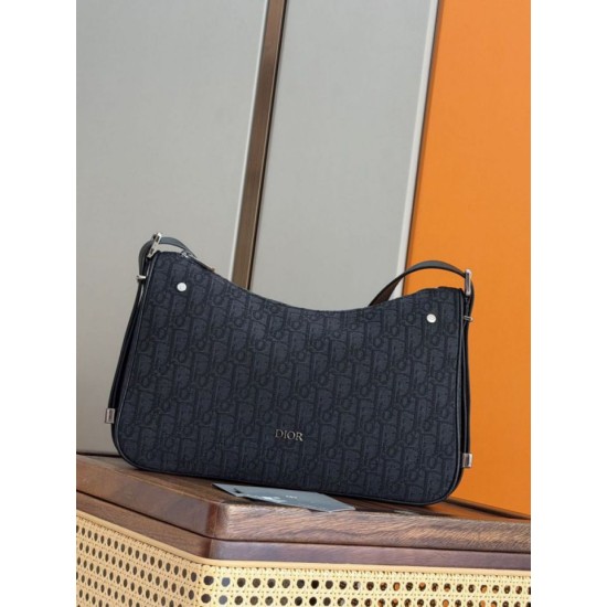 Super Clone Replica Men's Dior Medium Dior Slider Zipped Hobo Bag in Dior Oblique Jacquard in Black Top Replica Men's Dior Medium Dior Slider Zipped Hobo Bag in Dior Oblique Jacquard in Black