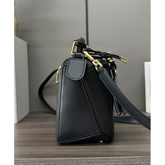 Super Clone Replica Loewe Featherlight Puzzle Small Bag in Black Top Replica Loewe Featherlight Puzzle Small Bag in Black