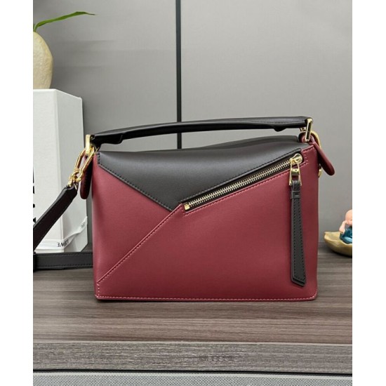 Super Clone Replica Loewe Classic Two-Tone Puzzle Edge Small Bag in Black/Red Top Replica Loewe Classic Two-Tone Puzzle Edge Small Bag in Black/Red