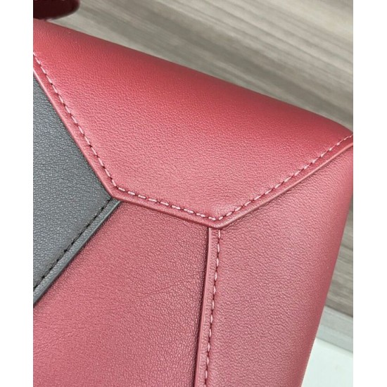 Super Clone Replica Loewe Classic Two-Tone Puzzle Edge Small Bag in Black/Red Top Replica Loewe Classic Two-Tone Puzzle Edge Small Bag in Black/Red