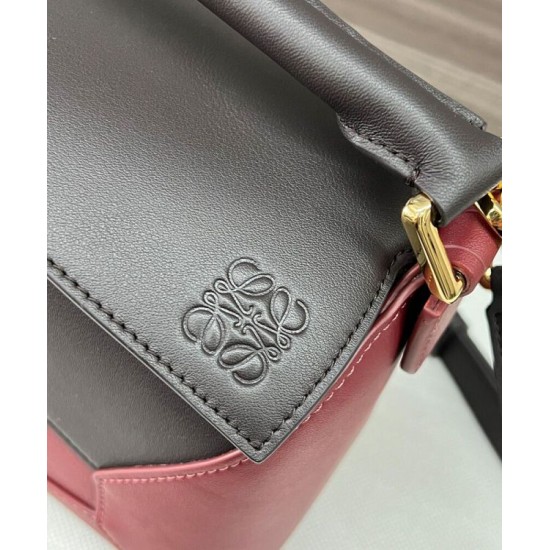 Super Clone Replica Loewe Classic Two-Tone Puzzle Edge Small Bag in Black/Red Top Replica Loewe Classic Two-Tone Puzzle Edge Small Bag in Black/Red