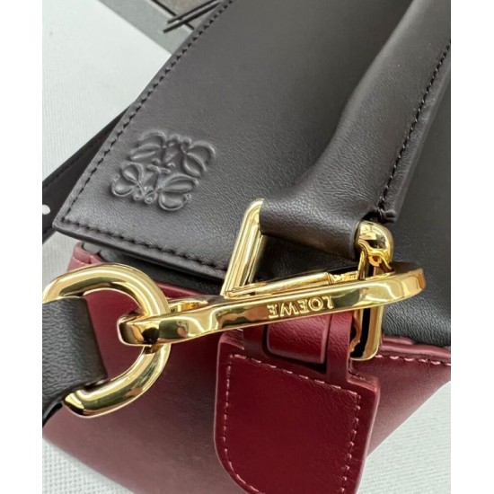 Super Clone Replica Loewe Classic Two-Tone Puzzle Edge Small Bag in Black/Red Top Replica Loewe Classic Two-Tone Puzzle Edge Small Bag in Black/Red