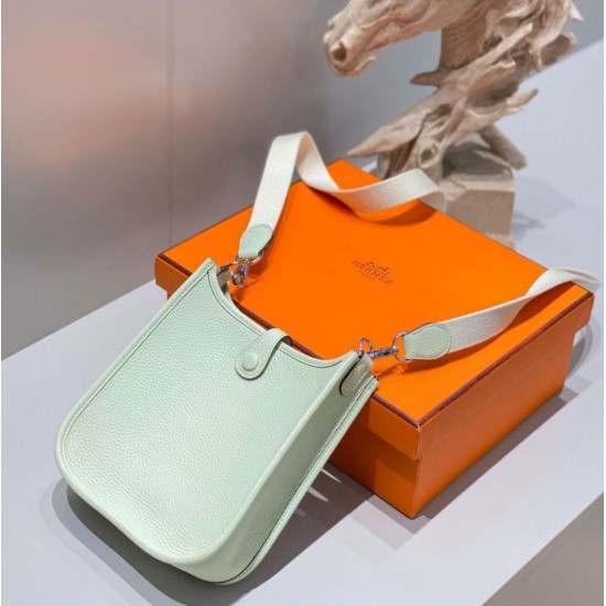 Top Replica Hermes Evelyne III TPM Bag in Clemence Green