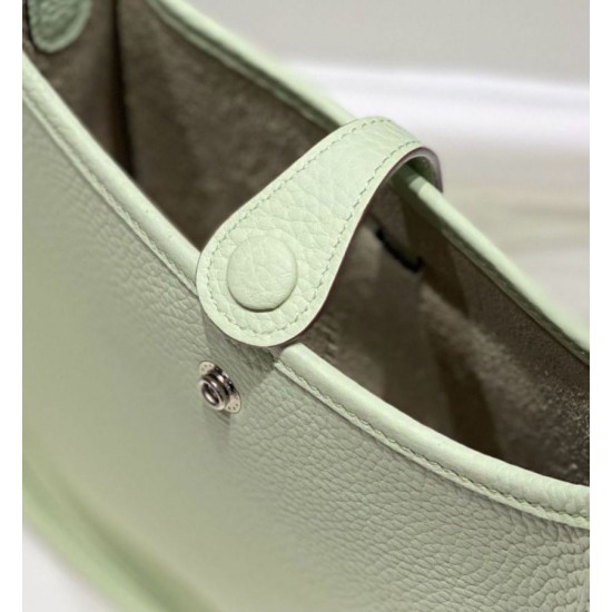 Top Replica Hermes Evelyne III TPM Bag in Clemence Green